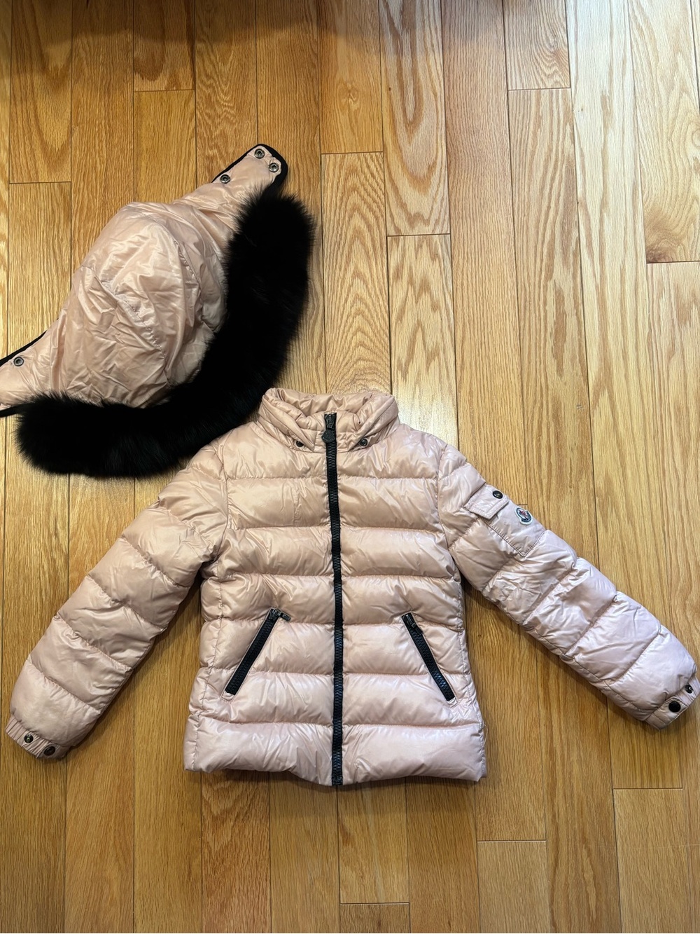 Moncler Kids Pale Pink Quilted Puffer Jacket with Fur-Trim Hood - Picture 4 of 13